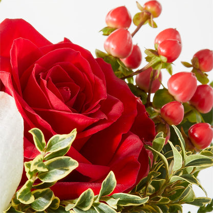 Snowy Wonderland Bouquet –  Le Fleur Llc, Pelham AL