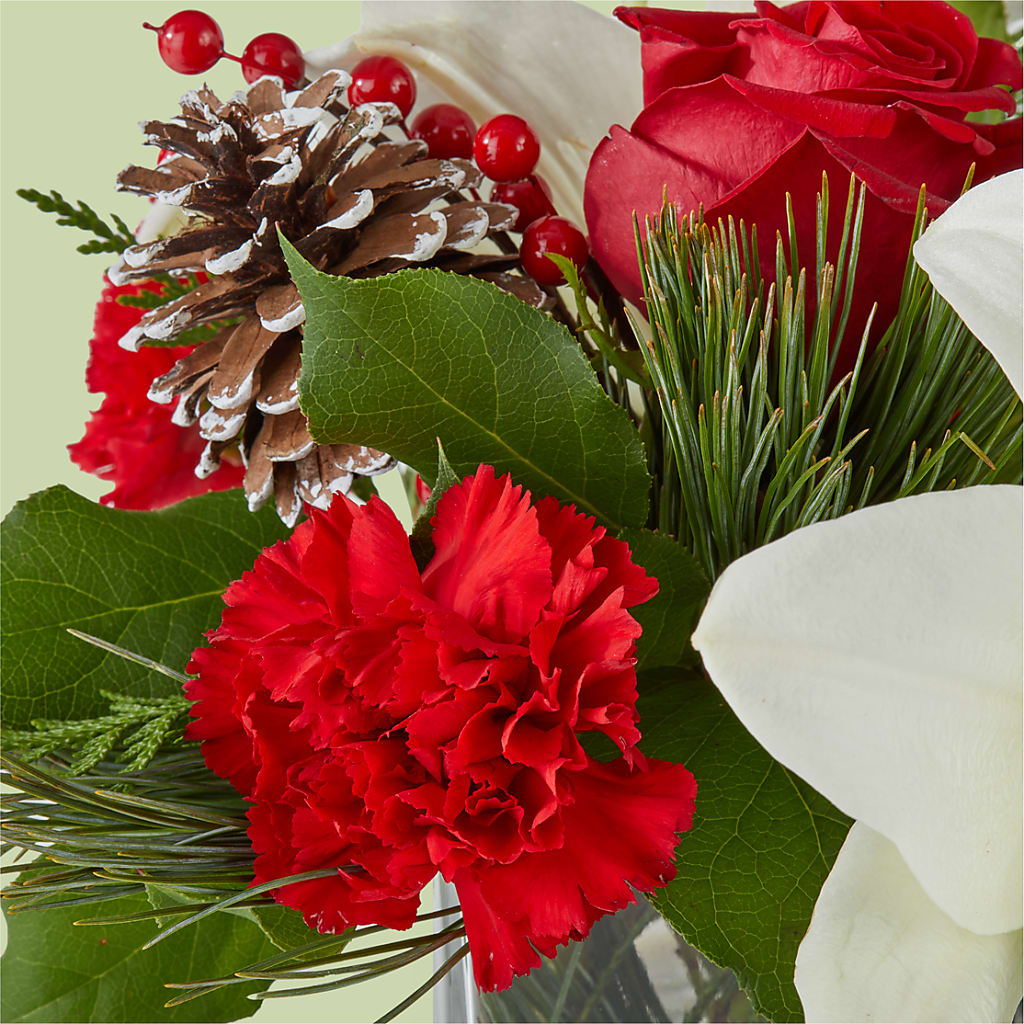 Glistening Icicles Bouquet –  Le Fleur Llc, Pelham AL